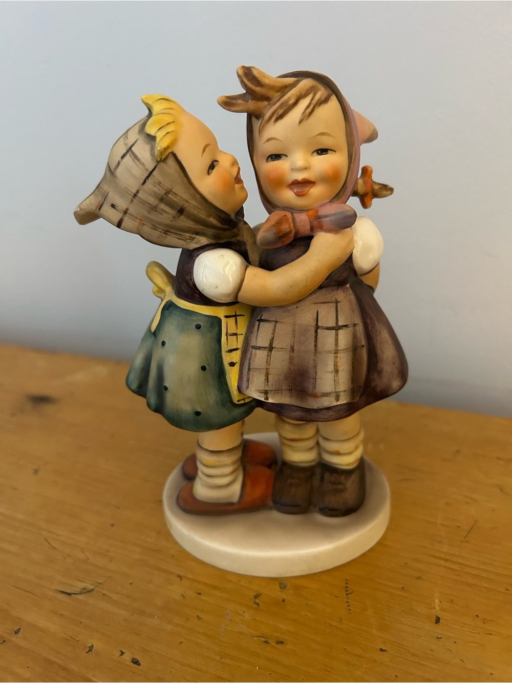 Hummel Figurine āTelling Her Secretā 6.5 inches